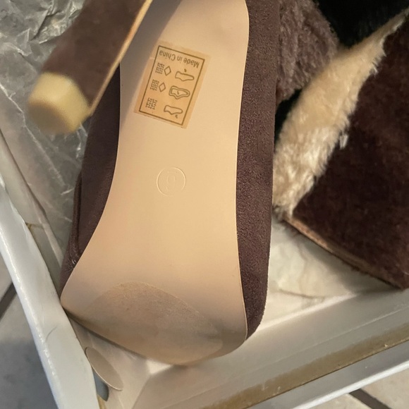 Cape Robbin - Picture 3 of 8